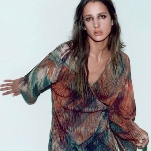 NWT Zara Womenʻs Pleated Wrap Kimono Blouse Large - Picture 9 of 9